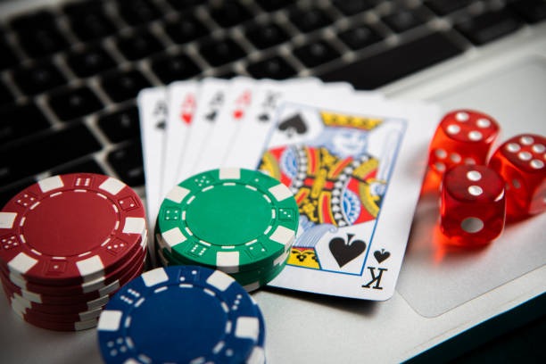 Live-dealer table with multi-camera broadcast